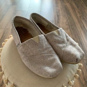 Toms fuzzy flats
